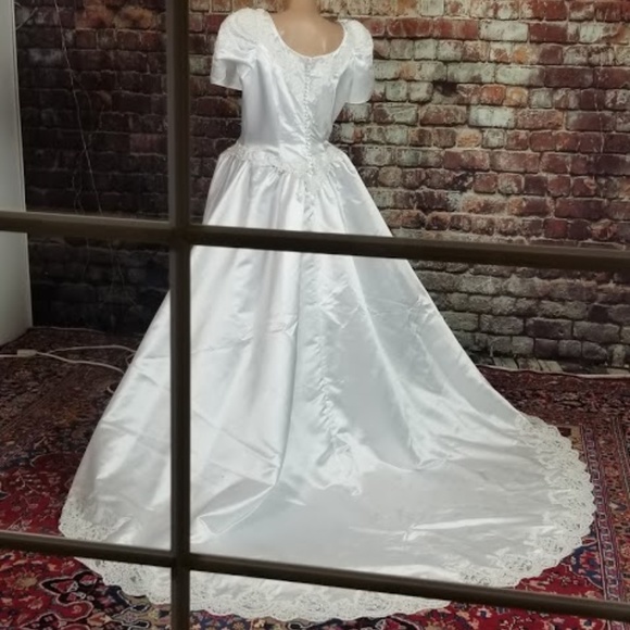 BEAUTIFUL WEDDING DRESS SIZE 16 - Picture 2 of 14